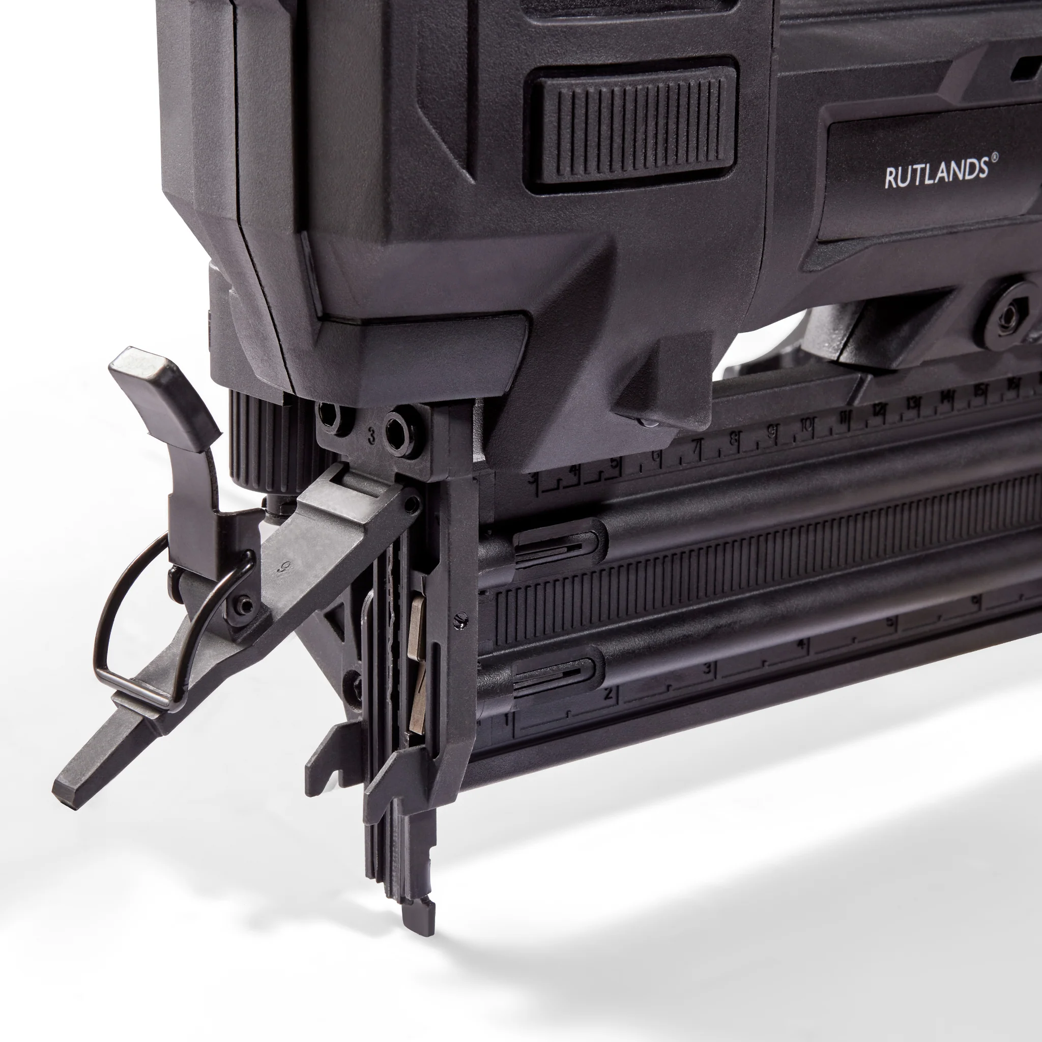 Cordless 18V Finish Nailer 18 Gauge - 15mm to 50mm - Image 4